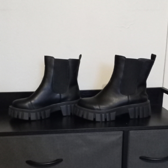 Chunky Black Ankle Booties with Elastic Panels - Picture 2 of 4